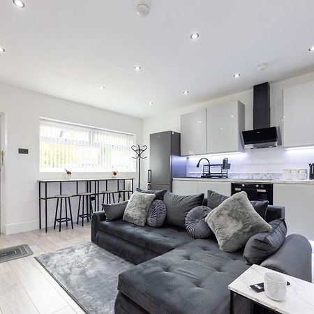 Westpoint Luxury Apartment Манчестър Екстериор снимка