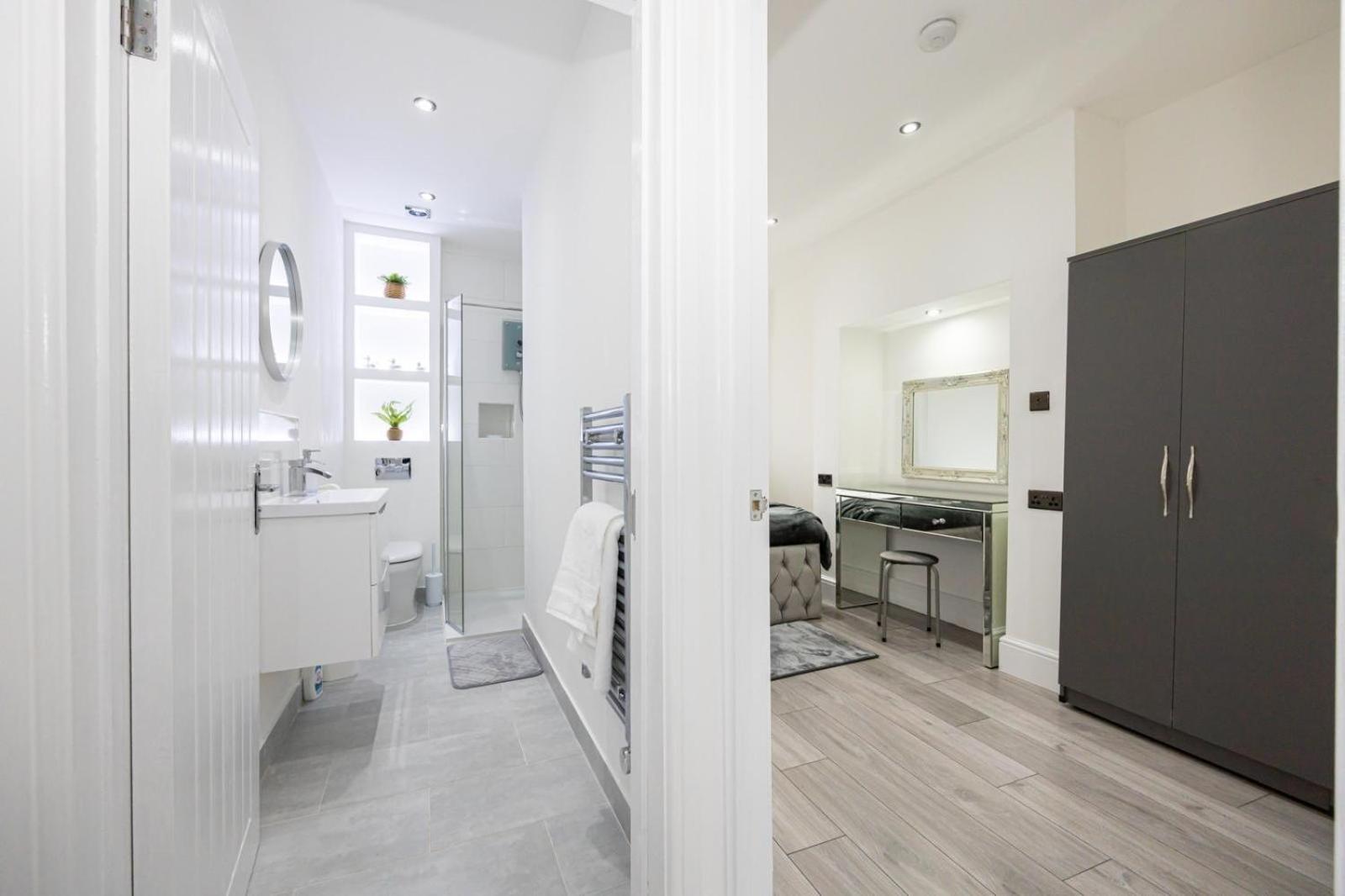 Westpoint Luxury Apartment Манчестър Стая снимка