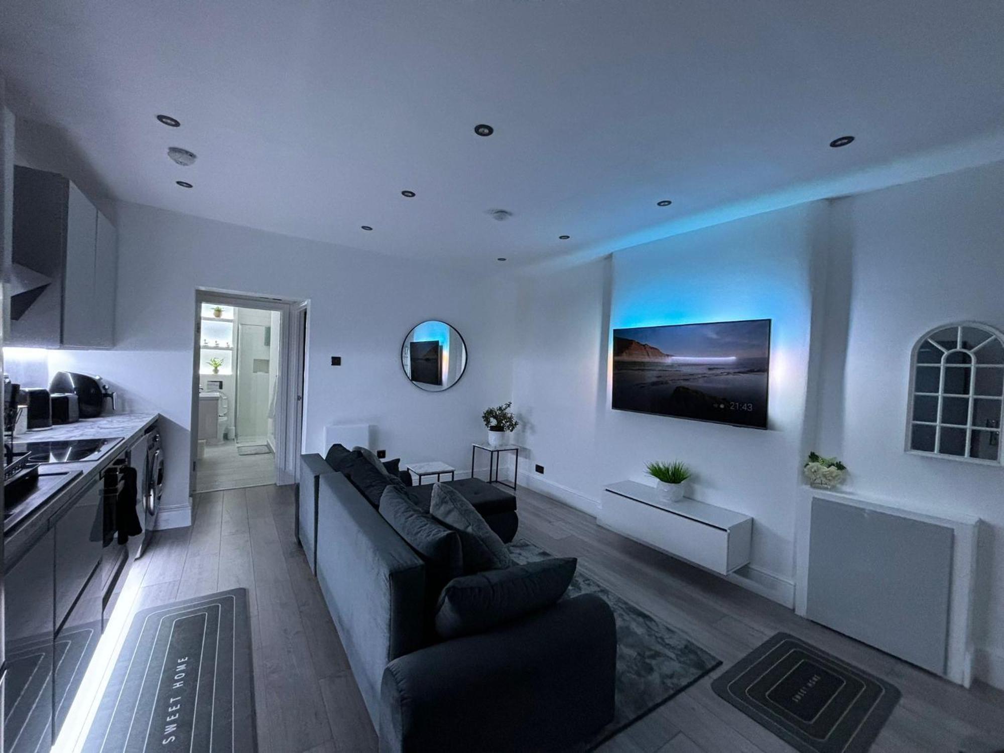 Westpoint Luxury Apartment Манчестър Стая снимка