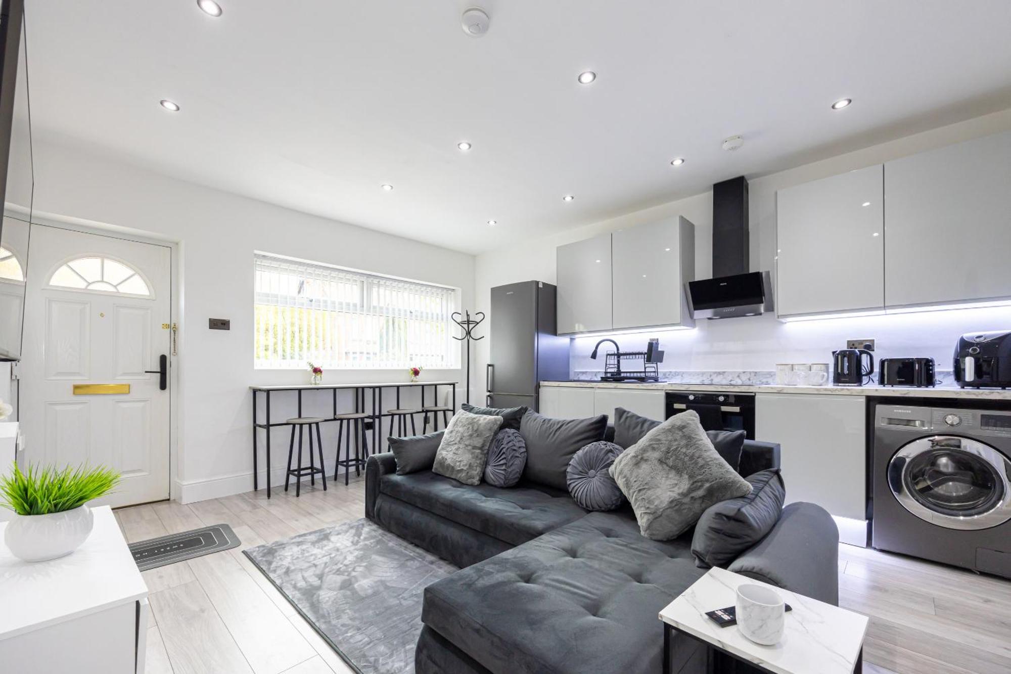 Westpoint Luxury Apartment Манчестър Екстериор снимка