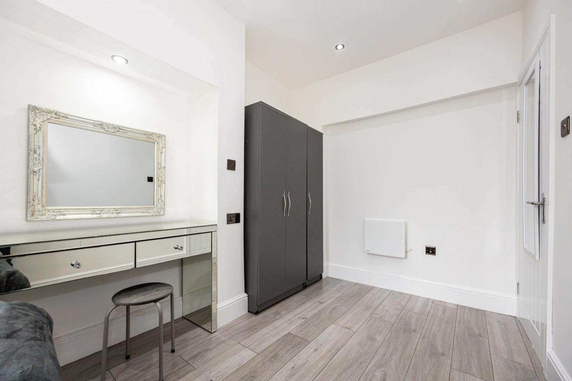 Westpoint Luxury Apartment Манчестър Екстериор снимка